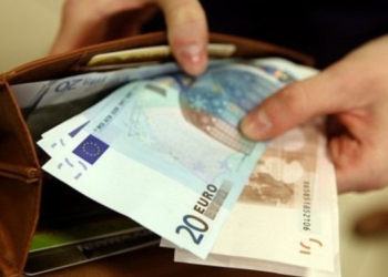 Жительку Тернопільщини гостя обікрала на понад 12 тисяч гривень