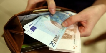 Жительку Тернопільщини гостя обікрала на понад 12 тисяч гривень