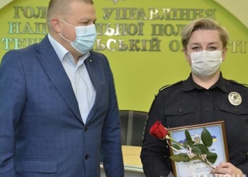 Тернопільська поліцейська отримала відзнаку від Глави Нацполіції