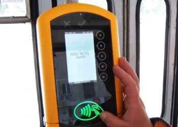 Безконтактна банківська картка: як у Тернополі відбувається списання коштів у проїзді?