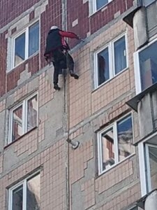 У Тернополі розпочали ремонтувати міжпанельні шви