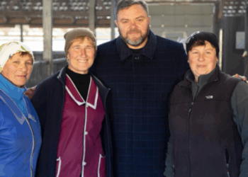 Сьогодні відомі тернопільські фудблогери покажуть, як «Бучачагрохлібпром» виробляє молоко екстракласу