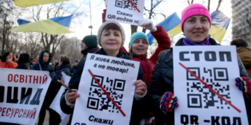 Антивакцинатори вчергове використали російські посібники для проведення своїх акцій