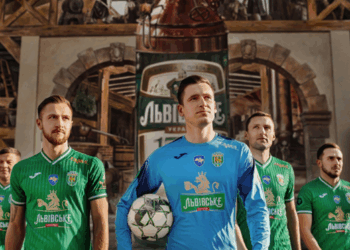 ФК «Карпати» нестандартно презентували нову форму та оголосили титульного спонсора – бренд «Львівське»