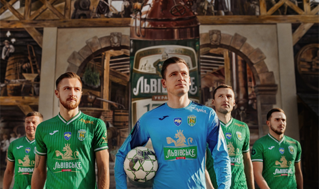 ФК «Карпати» нестандартно презентували нову форму та оголосили титульного спонсора – бренд «Львівське»