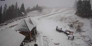 На Львівщині випав сніг. Показали фото засніжених гір