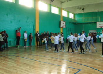 Замінили підлогу та двері: у Козові оновили спортзал