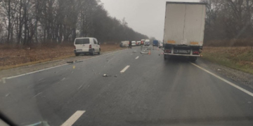 Аварія на шляху Вишнівець-Кременець: уламки по всій дорозі