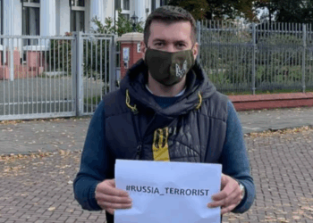 «Світ має пам’ятати про те, що творить Росія»: військовий з Тернополя влаштував одиночний протест в Нідерландах (Фото)