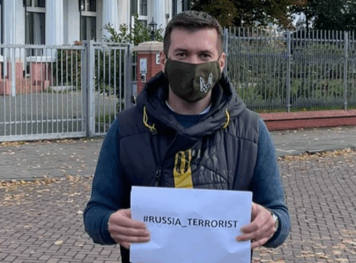 «Світ має пам’ятати про те, що творить Росія»: військовий з Тернополя влаштував одиночний протест в Нідерландах (Фото)