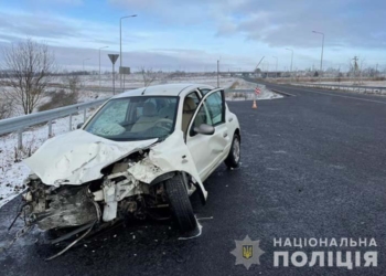 У автопригоді на Тернопільщині не розминулися вантажівка та Nissan
