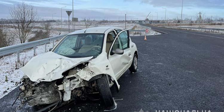 У автопригоді на Тернопільщині не розминулися вантажівка та Nissan