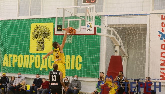 Тернопільські баскетболісти присвятила матч волонтерам, військовим та Герою України Віктору Гурняку