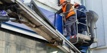 У Тернополі демонтують зовнішню рекламу