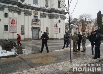 Поліцейські Тернополя встановлюють особу “мінувальника” центрального храму міста