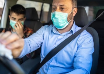 Чоловіки виявилися більшими рознощиками COVID-19 в порівнянні з жінками