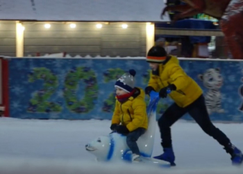 Ковзанка просто неба: у Тернополі п’ятий рік поспіль діє льодова локація