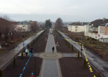 У Козові відновили алею у селищі цукровиків