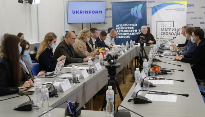 На боці ворога працює 5 тисяч професійних блогерів