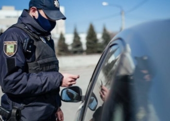 МВС ініціювало запровадження штрафів за літні шини взимку та постійно ввімкнені фари
