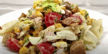 Нові рецепти салатів, які ви ще не пробували: “Рівненський”, “Хрумкий краб”, “З шинкою та грінками”