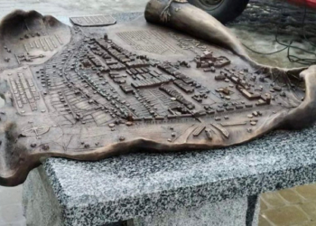 У Тернополі відкрили бронзовий макет історичної частини міста XVIII століття