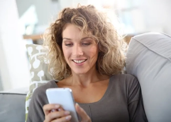 Чи вважаються зрадами лайки в соцмережах та таємні переписки у месенджерах — розповіли психологи