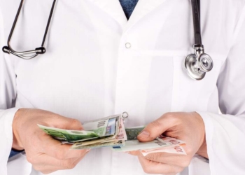 Медиків потрібно підтримувати, а не переводити на півставки та скорочувати, – «УДАР Віталія Кличка»