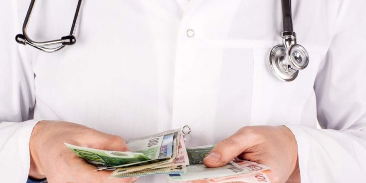 Медиків потрібно підтримувати, а не переводити на півставки та скорочувати, – «УДАР Віталія Кличка»