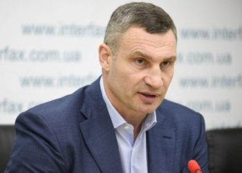 Ми будемо захищати місцеве самоврядування, будемо захищати представника нашої команди Атрошенка – для мене це справа честі, – Кличко