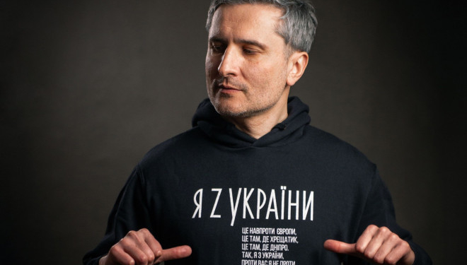 Фронтмен рок-гурту «МЕРІ» Віктор Винник заспівав «Батько наш – Бандера» до дня народження провідника