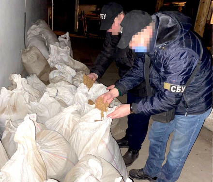 На Тернопільщині СБУ завадила масштабному збуту контрафактних підакцизних товарів