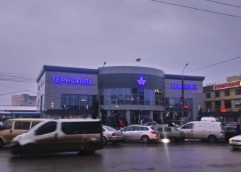 У Тернополі на автовокзалі 23 річну тернополянку обікрали прохачі