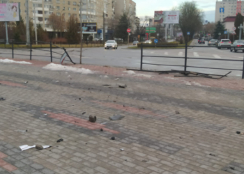 П’яний водій зніс огорожу біля пам’ятника Бандери у Тернополі