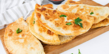 Рецепт на вихідні: Чебуреки в духовці