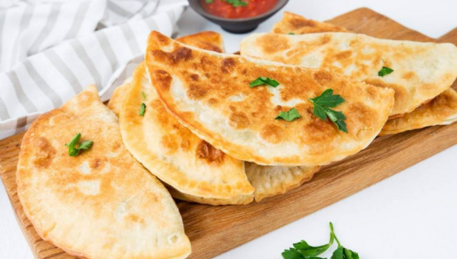 Рецепт на вихідні: Чебуреки в духовці