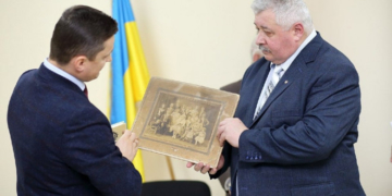 У тернопільський музей передали раритетне фото Степана Бандери