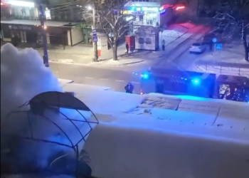 Вогонь охопив кілька кіосків: 40 хвилин гасили пожежу на Київській