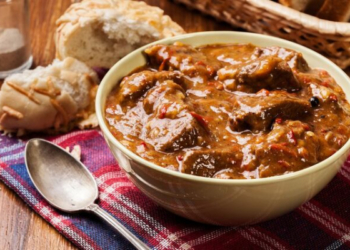 Гуляш зі свинини: простий і смачний рецепт