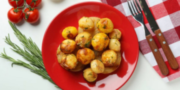 Просто але дуже смачно: Картопля запечена в духовці