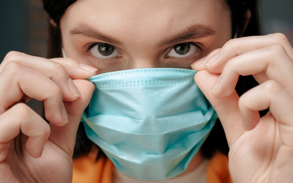 Учені назвали 8 ранніх симптомів омікрон-штаму