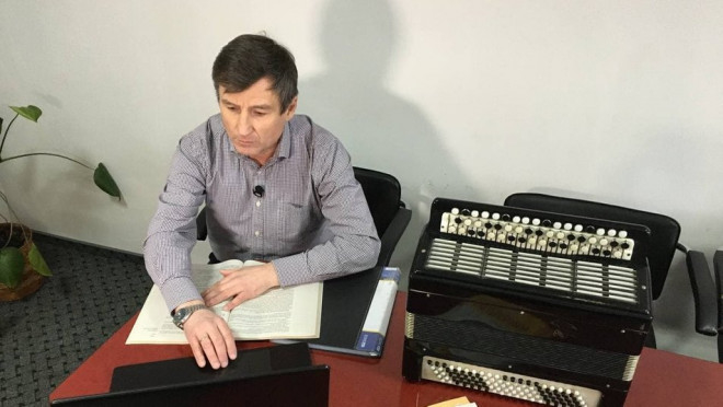 Вчителя з Тернопільщини, який не вакцинувався, поновили на роботі