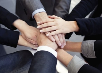 Які документи подається для державної реєстрації створення громадської організації зі статусом юридичної особи та їхні вимоги оформлення?