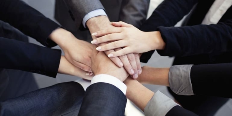 Які документи подається для державної реєстрації створення громадської організації зі статусом юридичної особи та їхні вимоги оформлення?