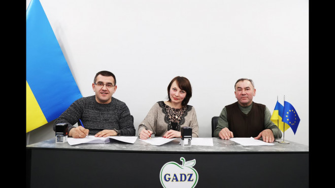 Голови ОТГ Тернопільщини підписали договір про співпрацю щодо закупівлі соку для навчальних закладів (ВІДЕО)