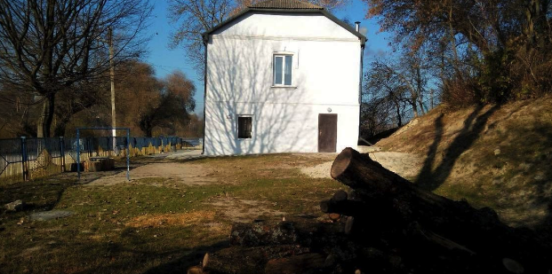 Батьки учнів через суд скасували закриття школи під Тернополем