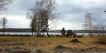 У Тернополі біля ставу працює техніка. У міськраді пояснили причину