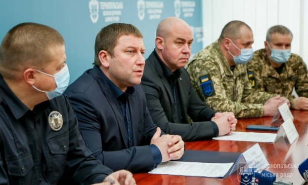 Тернопільський губернатор пояснив, чому по області знімають знаки назв населених пунктів