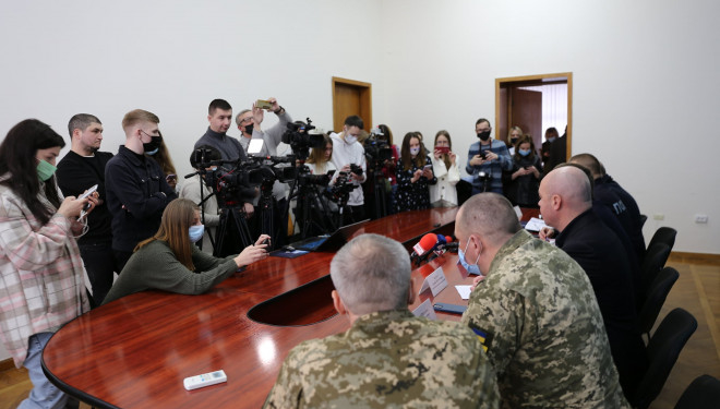 На засіданні РНБО було прийнято рішення про введення надзвичайного стану на всій території України