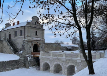 Відреставрували міст у Збаразькому замку
